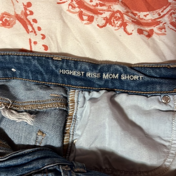 Shorts - Picture 3 of 4